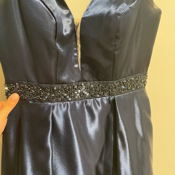 Navy Blue Medium gown custom cut - Picture 2 of 3